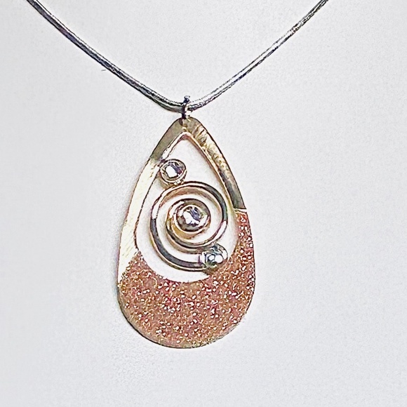 Art Deco Brushed Gold Tone and Glittery Teardrop Pendant on Silver tone chain. - Picture 6 of 9